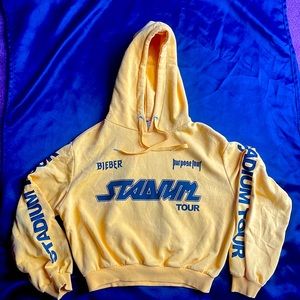 Justin Beiber sweatshirt, Stadium tour, pre-owned, concert, yellow with hood